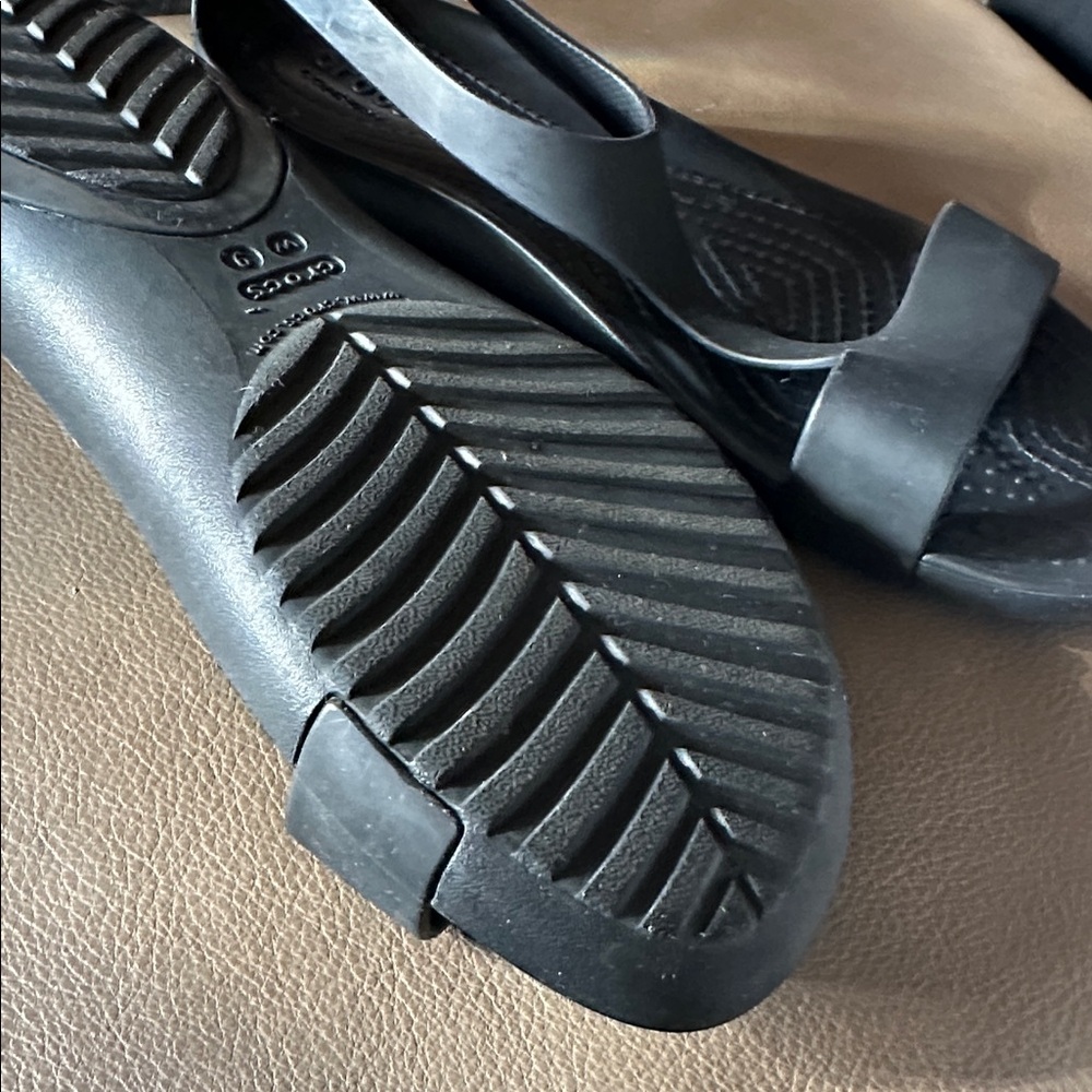 CROCS Women’s Black Sandals - Picture 9 of 12
